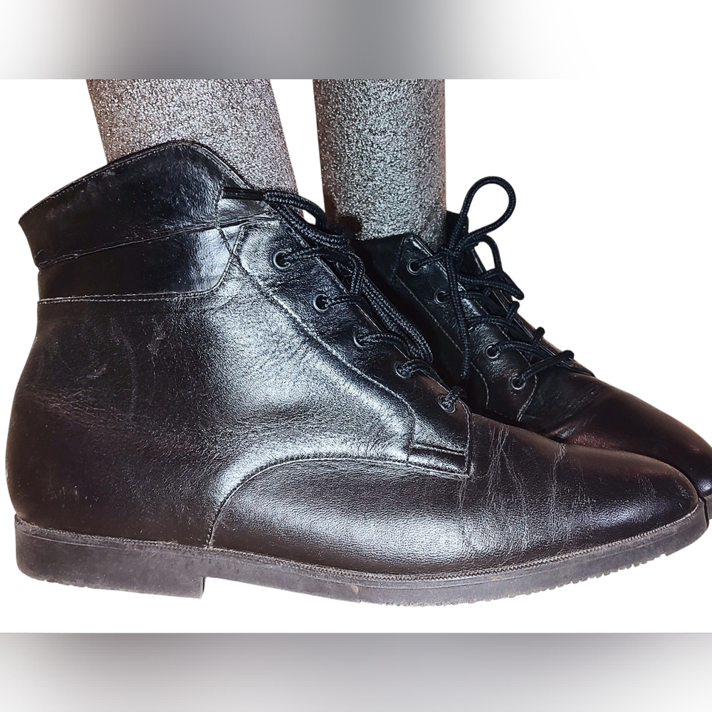 8M Vintage Classic Black Ankle Boots Laceup